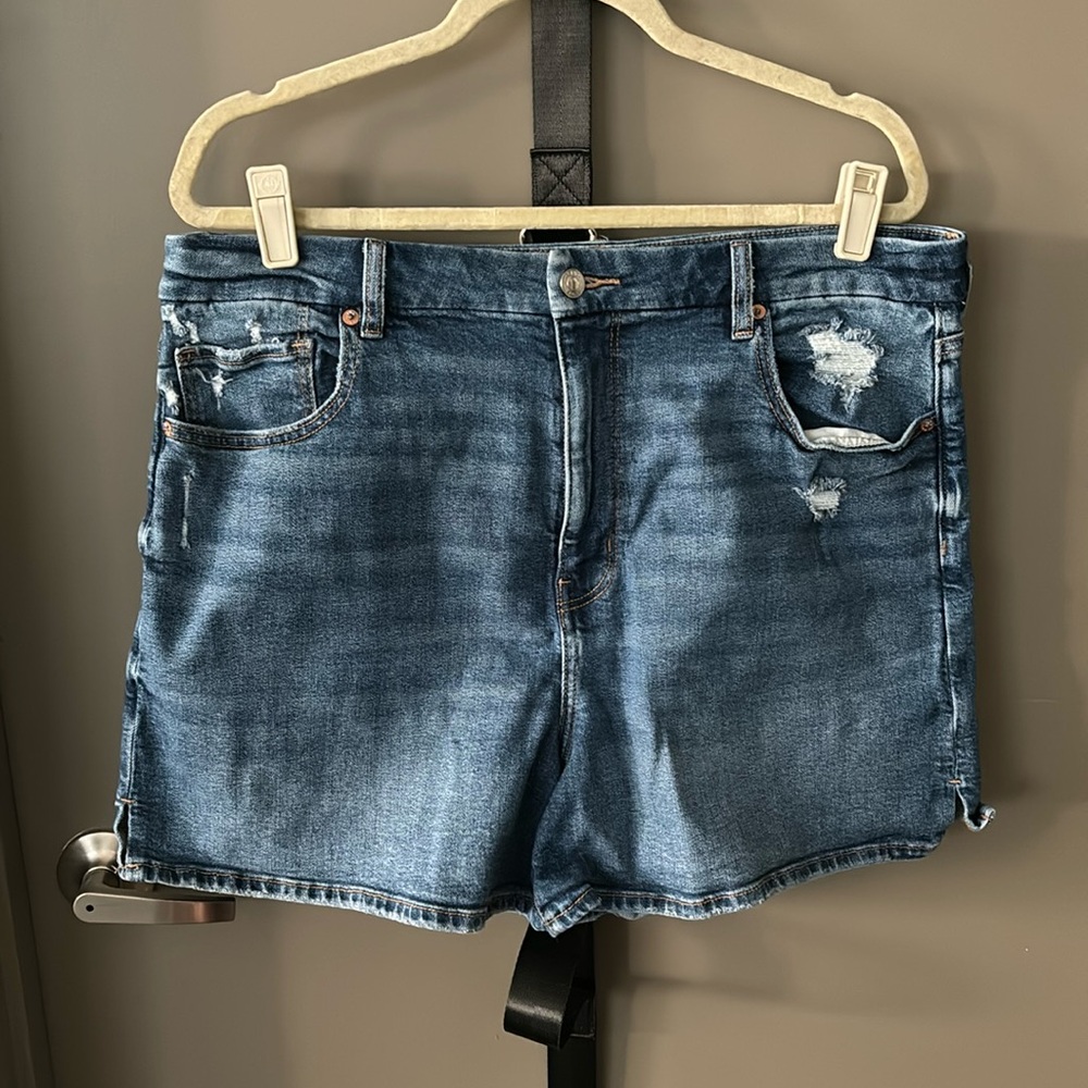 American Eagle Curvy Mom short size 18